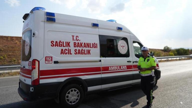 TIRa ok gibi saplanan otomobil hurdaya döndü Eşini görmeden ambulansa binmedi