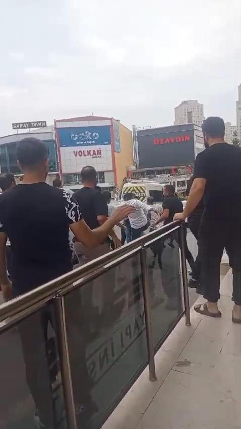 Yer: Esenyurt Trafikte tekme yumruklu kavga