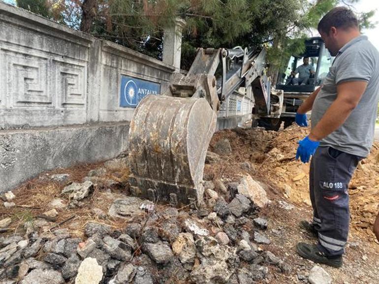 Kabri mezarlığın dışında kaldı, ardından dram çıktı: Şimdi ablasının kucağında, annesinin kucağına gidecek