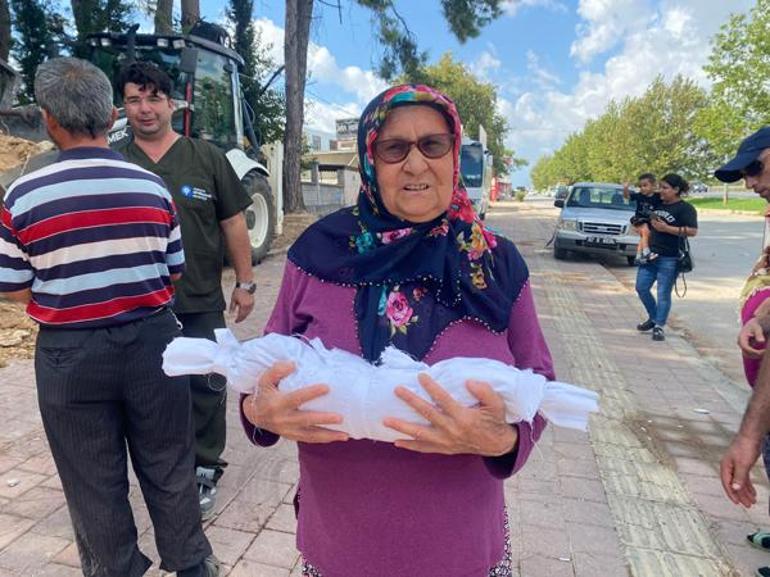 Kabri mezarlığın dışında kaldı, ardından dram çıktı: Şimdi ablasının kucağında, annesinin kucağına gidecek