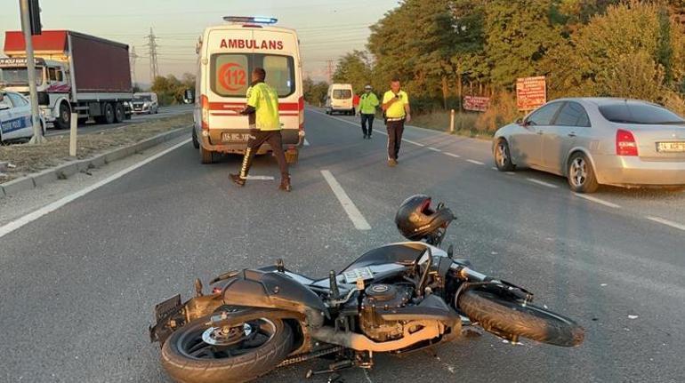 Boluda motosiklet iki aracın arasından geçerken minibüse çarptı