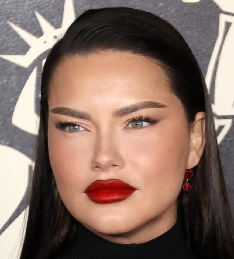 Yüzündeki değişim olay olmuştu Adriana Lima geri döndü