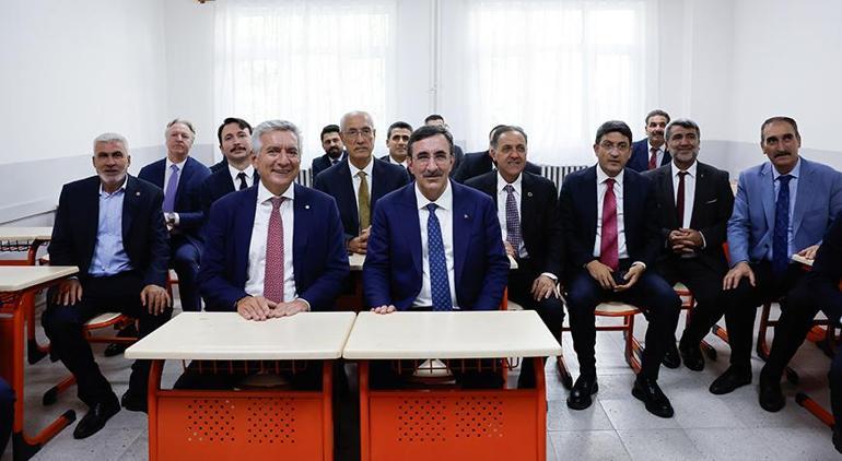 Cumhurbaşkanı Yardımcısı Yılmaz, Bingölde okul açılışına katıldı