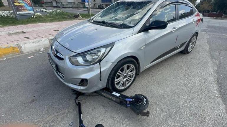 Otomobil ile scooter böyle çarpıştı 2 kişi havaya savruldu