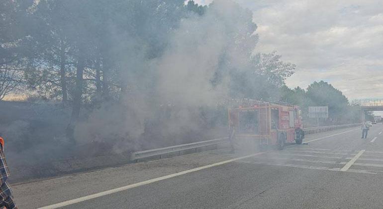 Ot yangını çıktı İstanbul - Edirne Otoyolu bir süre trafiğe kapatıldı