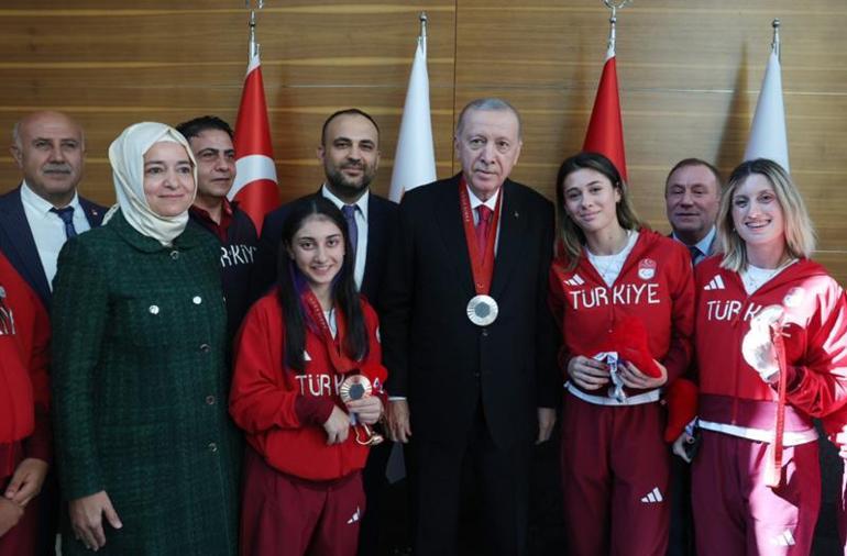 Cumhurbaşkanı Erdoğan, Milli Paralimpik Takımı sporcularını kabul etti