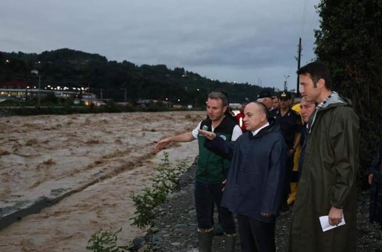 Artvinde kuvvetli yağış taşkın ve heyelana neden oldu