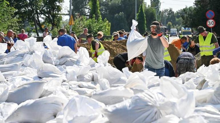 Polonyanın yardımına Bayraktar SİHA koştu Fırtınanın vurduğu bölgeler izleniyor