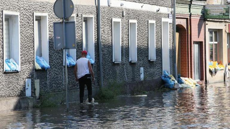 Polonyanın yardımına Bayraktar SİHA koştu Fırtınanın vurduğu bölgeler izleniyor