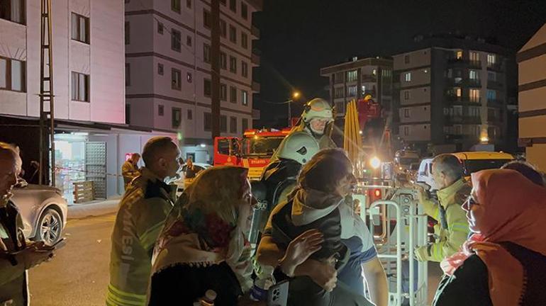 Sultanbeylide korku dolu anlar Otoparkta yangın çıktı: 10 kişi tahliye edildi