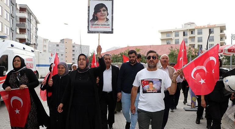 Evlat eylemine katılan anne: PKK bir oğlumu kaçırdı, birini infaz etti