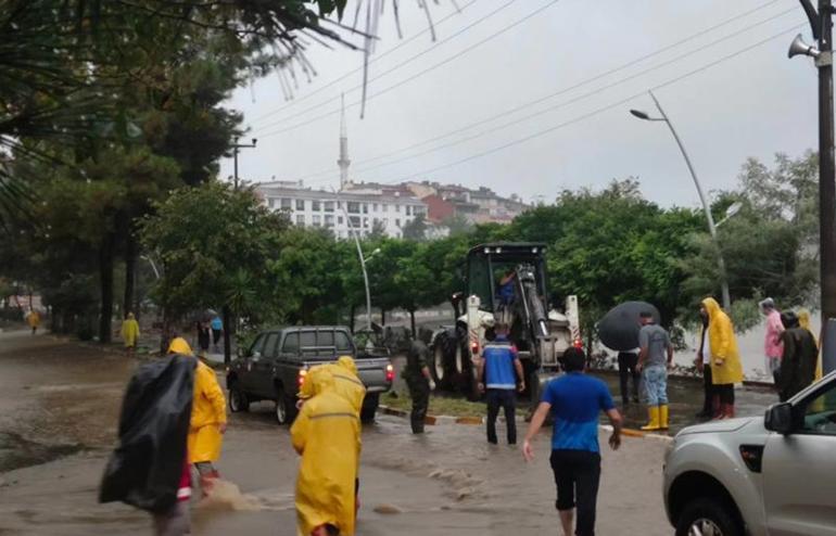 Giresunda sağanak yağış etkili oldu Valilik uyarı yaptı