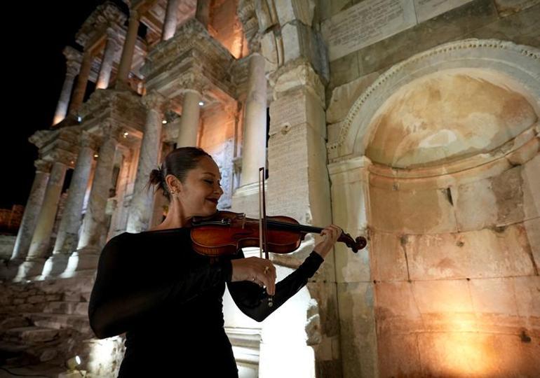 Gece Müzeciliği konserlerinin ilki, Efes Antik Kentinde yapıldı