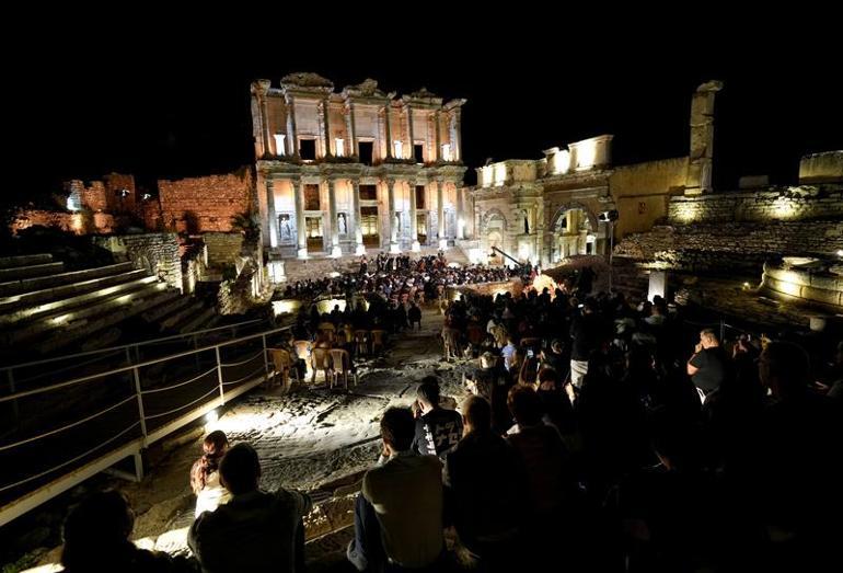 Gece Müzeciliği konserlerinin ilki, Efes Antik Kentinde yapıldı