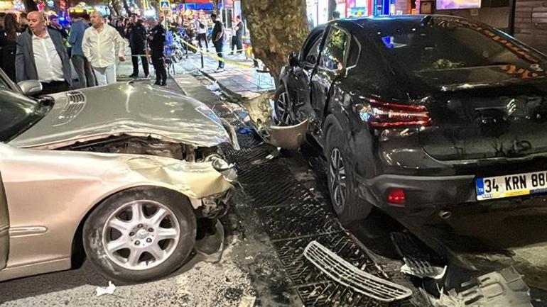 Üsküdarda feci kaza Restoranla araç arasında kaldı