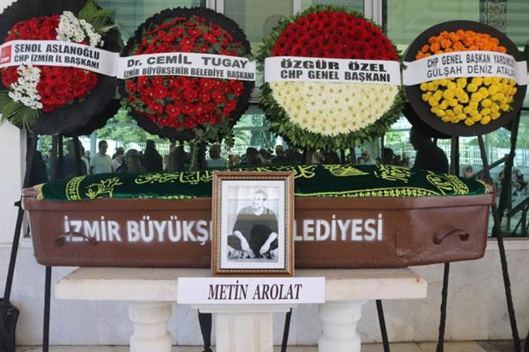 Metin Arolat, İzmirde gözyaşlarıyla toprağa verildi Kimse bunu fark etmiyor