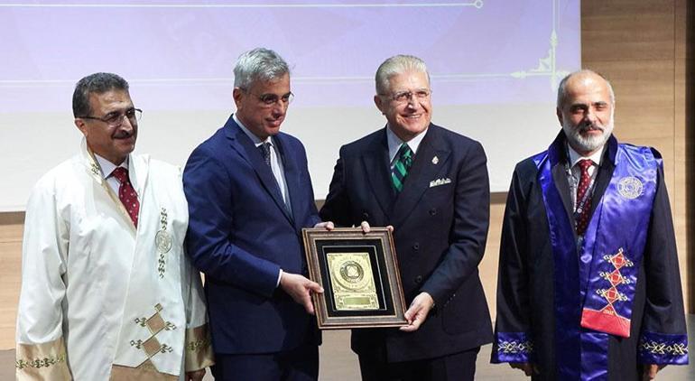 Sağlık Bakanı Memişoğlu, yurt dışına giden hekimlerle ilgili konuştu