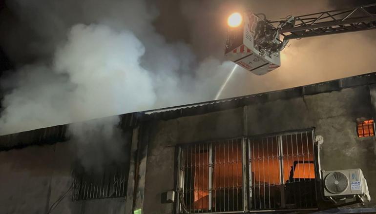 Antalyada sanayi sitesinde büyük yangın İş yeri sahipleri gözyaşı döktü