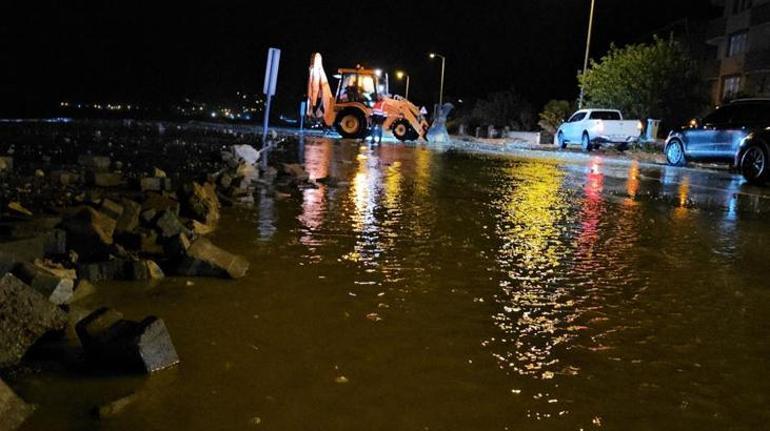 Meteoroloji uyarmıştı Kastamonuda dev dalgalar sahilleri dövdü