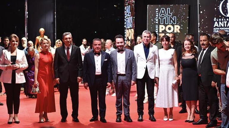 61. Uluslararası Antalya Altın Portakal Film Festivalinde yıldız yağmuru Kırmızı halıda şıklık yarışı