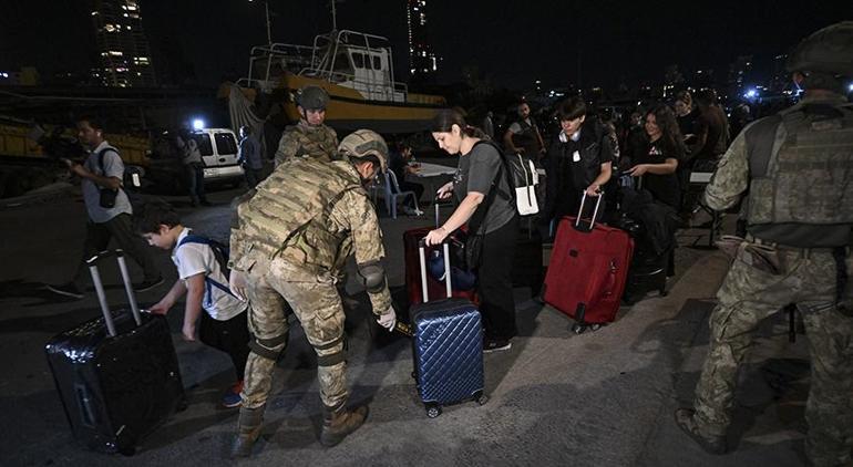 Türk tahliye gemileri Lübnanda