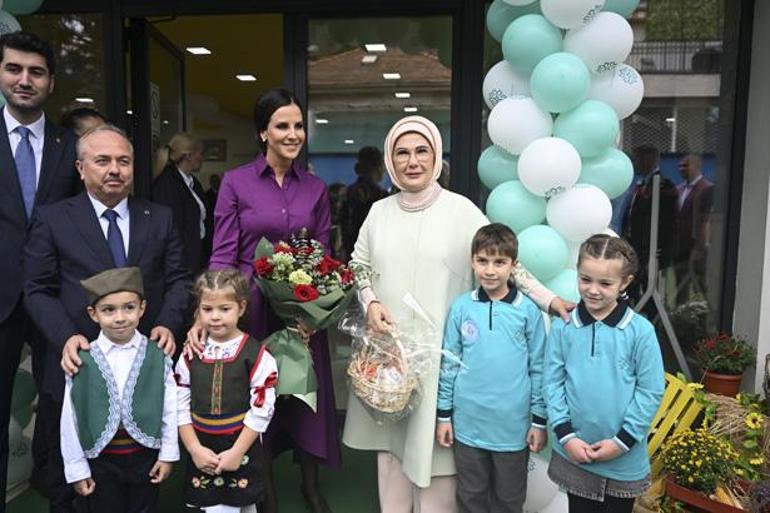 Emine Erdoğan, Belgraddaki Türkiye Maarif Vakfının öğrencileriyle bir araya geldi