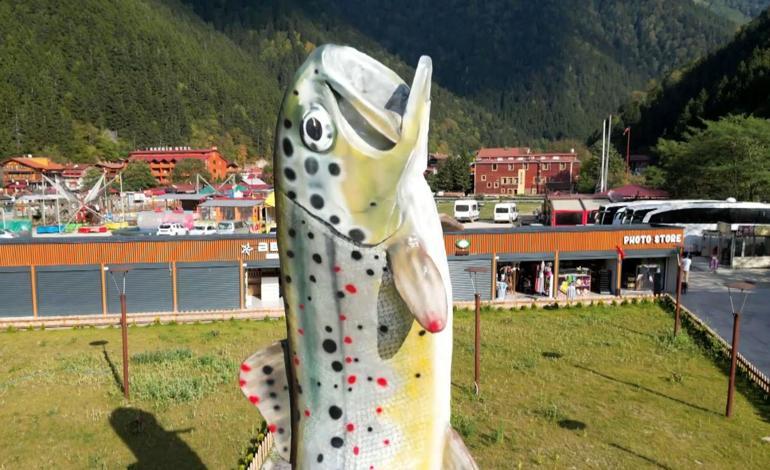 Uzungöle alabalık heykeli Minnet borcumuz olduğunu düşündük