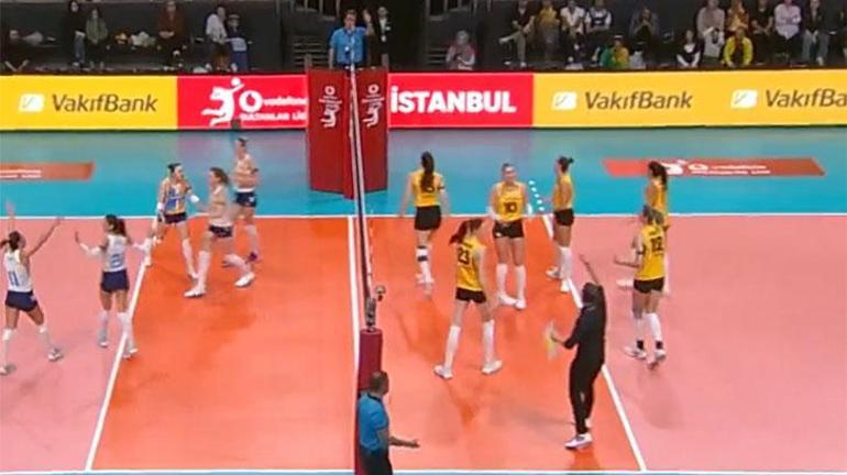 VakıfBankta Guidetti çılgına döndü Kaptan Zehra Güneş hakeme itiraz etti