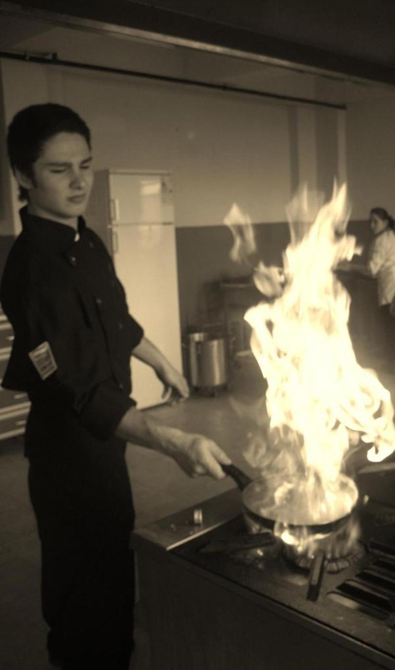 Masterchef Onurun 15 yaşındaki fotoğrafına bakın Aşık oldum...