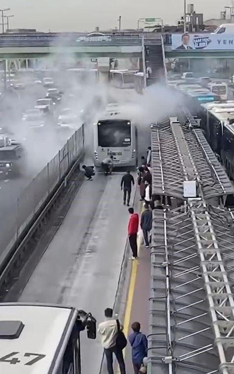 İstanbulda metrobüs yangını Panik anları