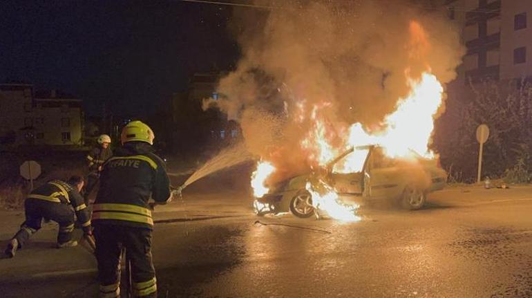 Aksaray’da seyir halindeki araç alev alev yandı Sürücü kıl payı kurtuldu