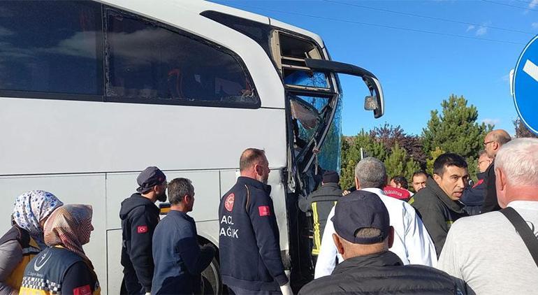 Afyonkarahisarda yolcu otobüsü kamyona çarptı Çok sayıda yaralı var