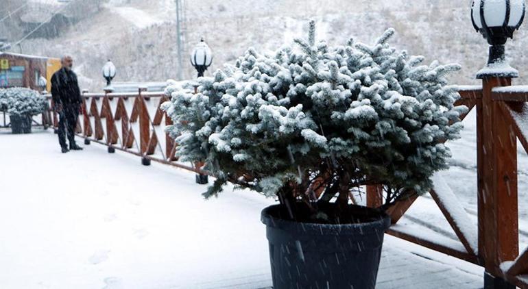 Yurdun birçok bölgesine ilk kar düştü Meteorolojiden yeni uyarı