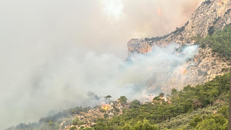 Muğla yanıyor 3 bölgede alevlerle mücadelede 12 saat geride kaldı