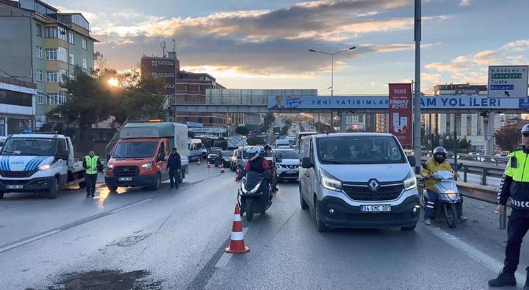 Pendik D-100de kaza Trafik durma noktasına geldi