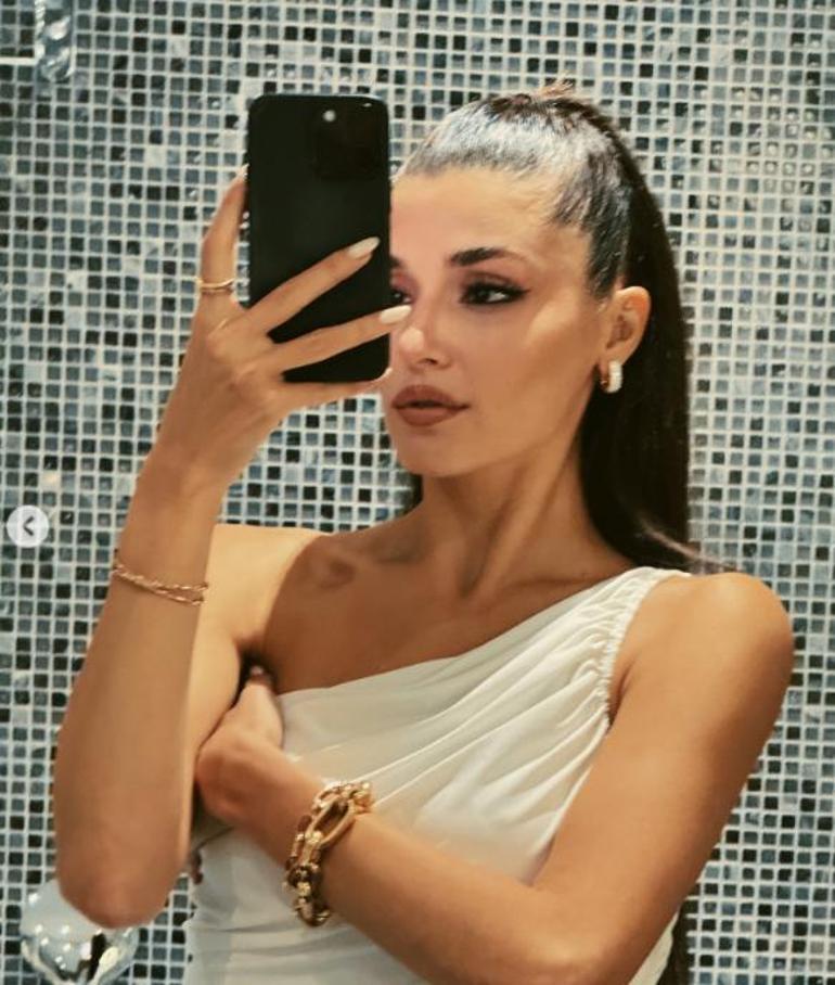 Hande Erçelden ayna karşısında yeni pozlar Instagramda beğeni yağdı