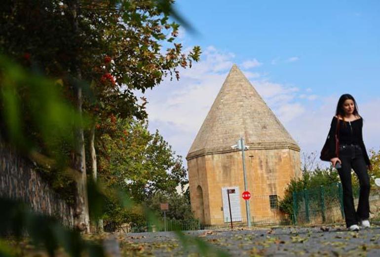 3 yılda 4 büyük depremle sallandı Mahalleyi görenler şaşkına döndü