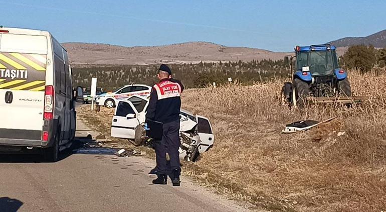 Okul servisi ile otomobil çarpıştı Ölü ve yaralılar var