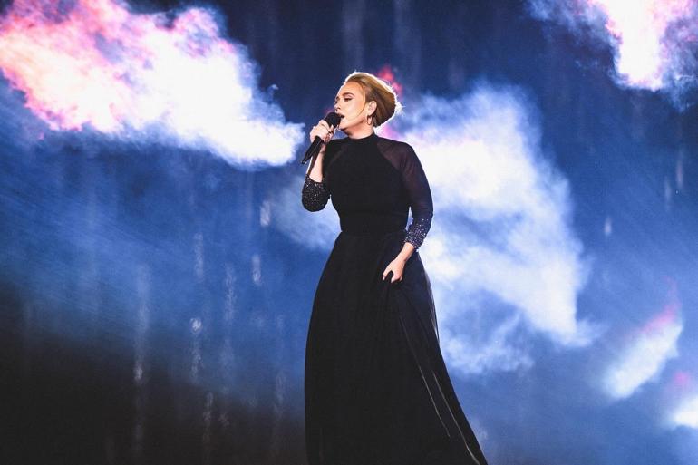 Adele hastalığını açıkladı Kısmen sağır kaldım