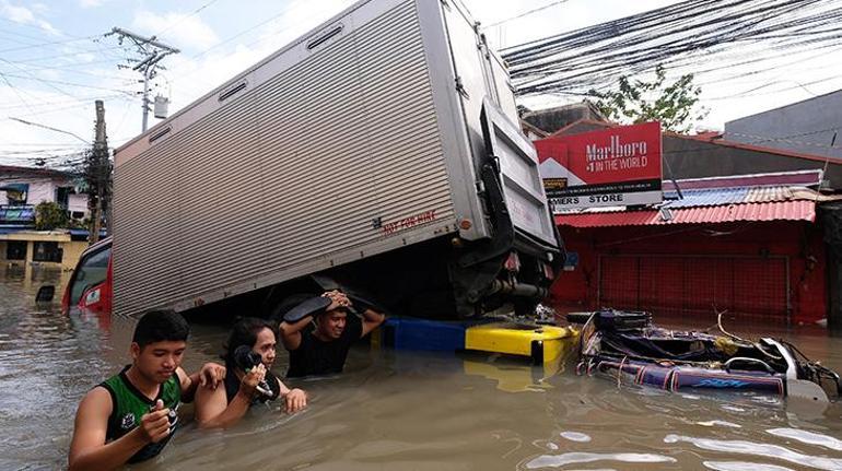 Trami Tropik Fırtınası Filipinleri yıktı geçti