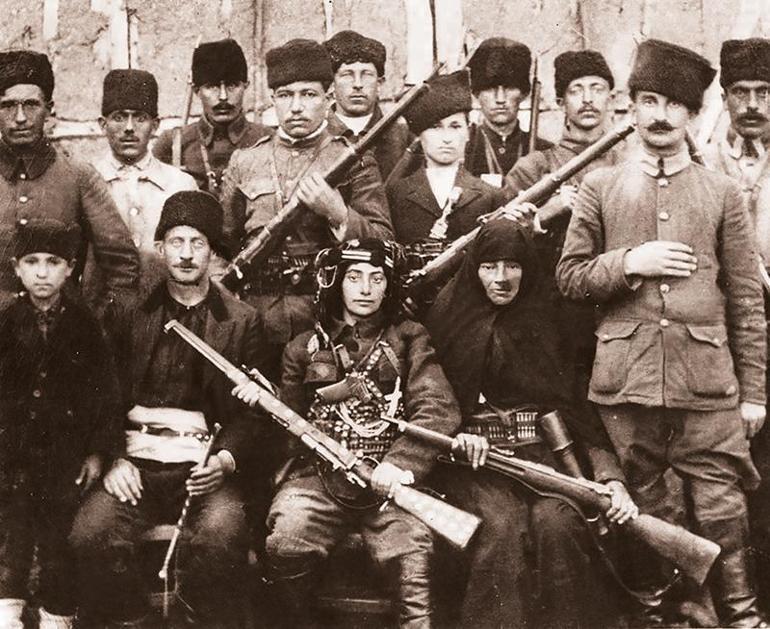 Kara Fatmanın tek sözü yetti, Atatürk alnından öptü Düşmana göz açtırmayan görev