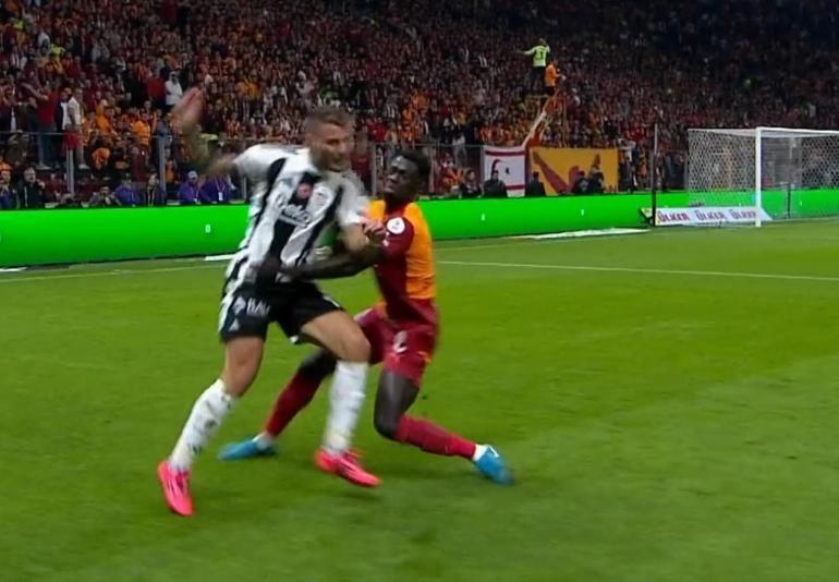 Galatasaray - Beşiktaş derbisine damga vuran pozisyonlara hakem yorumu: Yüzde 100 kırmızı kart