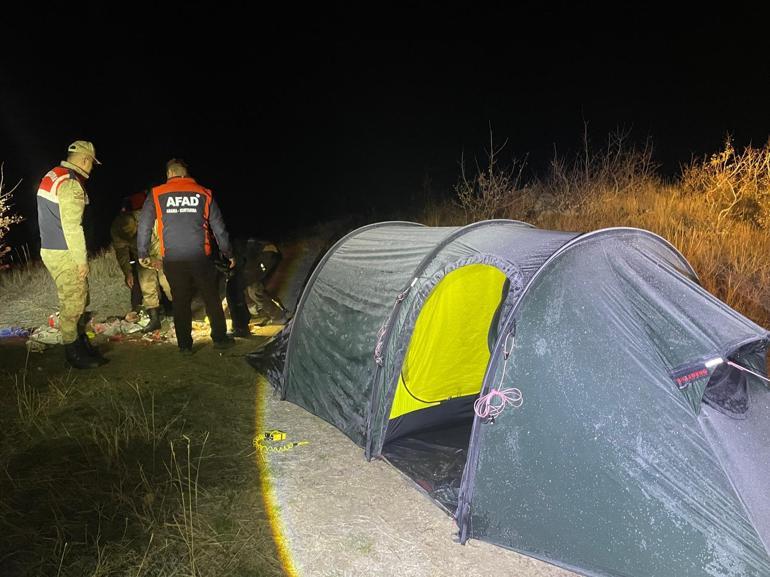 Nemrutta kamp yapan turiste ayı dehşeti Kamera o anları kaydetti