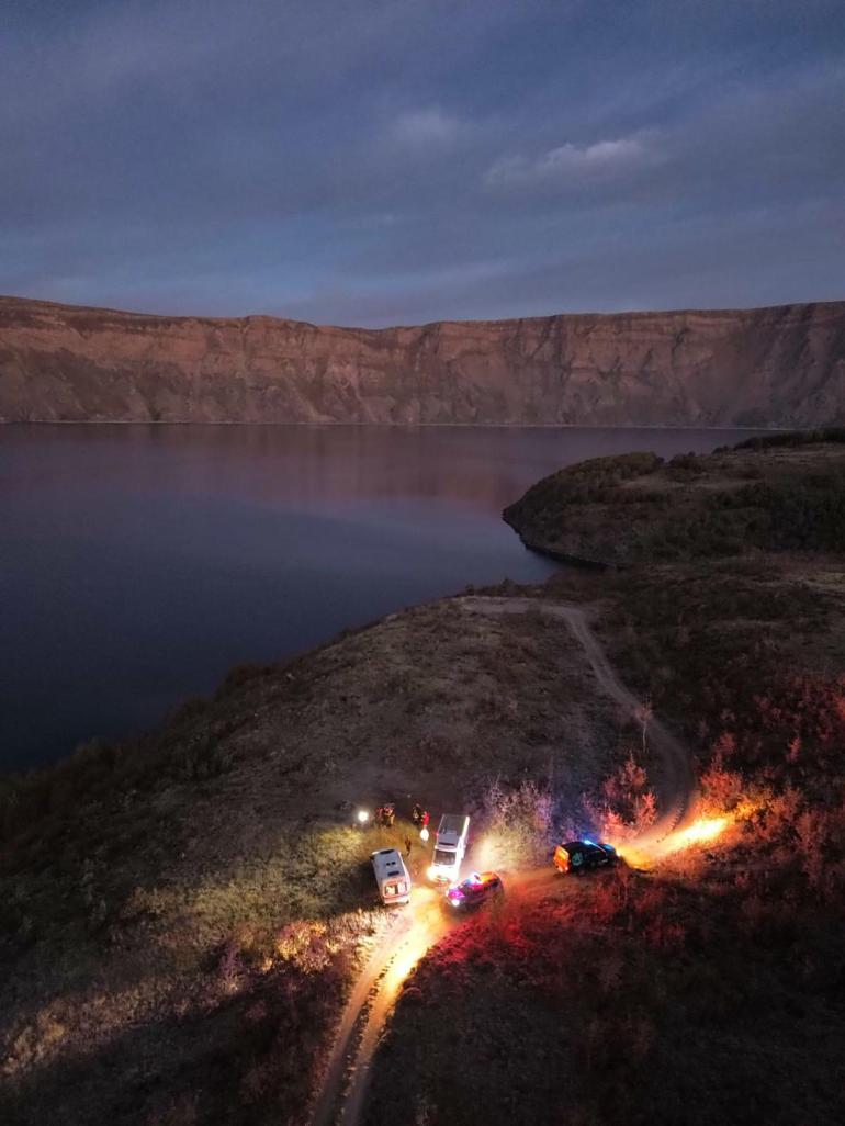 Nemrutta kamp yapan turiste ayı dehşeti Kamera o anları kaydetti