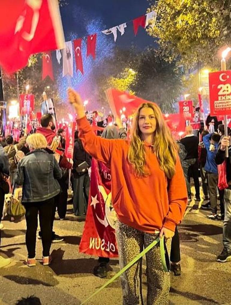 Burcu Özberkin 29 Ekim coşkusu Kutlamalara geldim