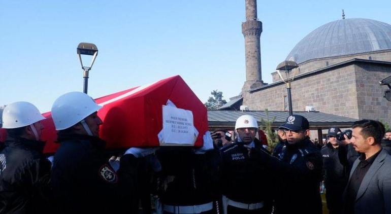 Silahlı saldırıda ölen polis memuru toprağa verildi Eşinin gözyaşları yürekleri sızlattı