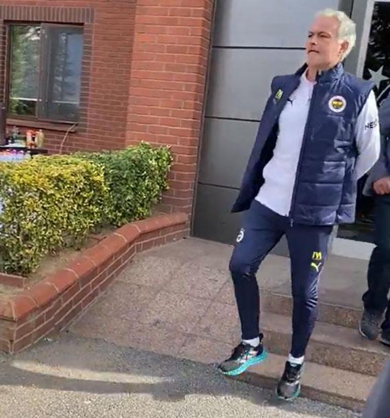 Fenerbahçede Jose Mourinho idmanda sakatlandı İsmail Yüksekle çarpıştı