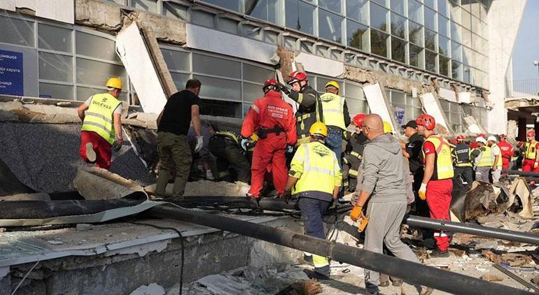 Sırbistanda tren istasyonunda facia Çok sayıda can kaybı var