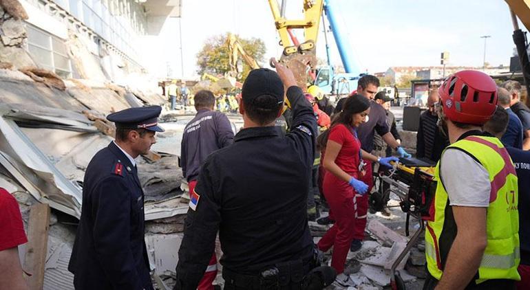 Sırbistanda tren istasyonunda facia Çok sayıda can kaybı var