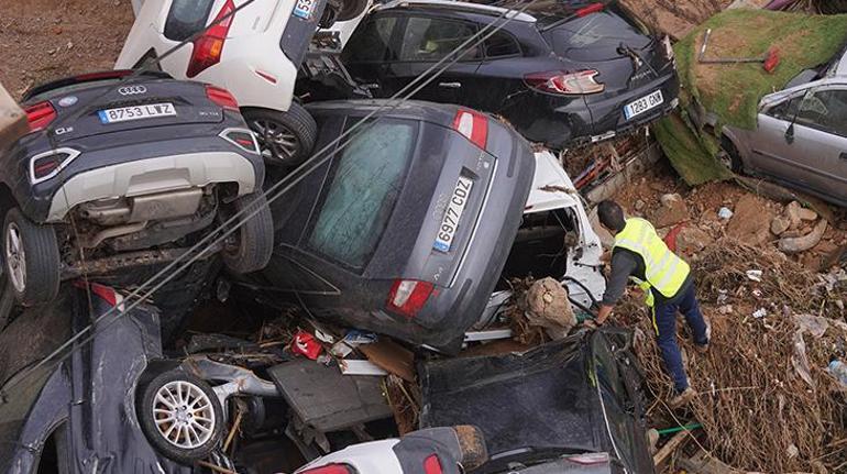 Avrupayı yerle bir etti: İspanyadaki sel felaketinde ölü sayısı 211e çıktı